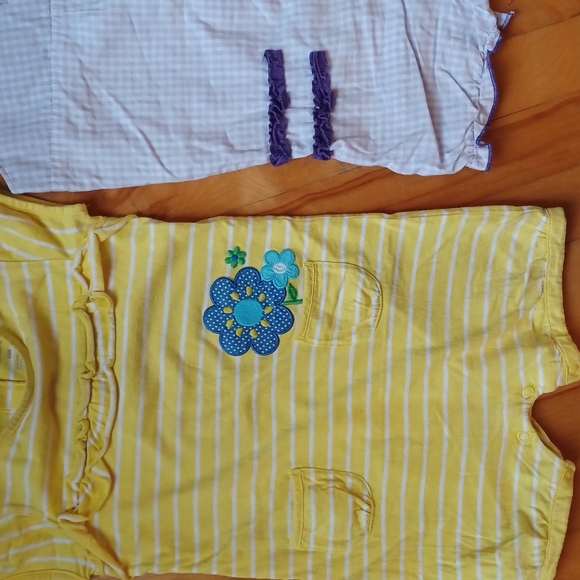 4/$20 Set of 2 Pajamas size 24M - Picture 4 of 4